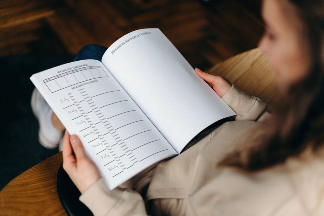 Emergency and important contacts with 17 entries